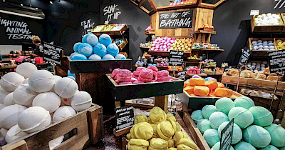 Світ ароматного релаксу: як бренд Lush переосмислив індустрію краси