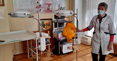 Діти майбутнього: EVA і БФ Коло передали лампу фототерапії до Тернопільської дитячої лікарні