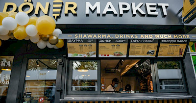 Шаурма от миллиардера: собственник МХП Юрий Косюк идет в стрит-фуд