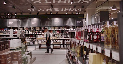 Литовський журналіст про GoodWine: Розкішні автомобілі з бандитами і дівчата, які шукають багатих чоловіків