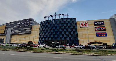 З видом на Дніпро: у Києві відкрився 5-рівневий ТРЦ River Mall (фоторепортаж)
