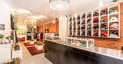 JLL: E-commerce retailers plan 850 stores during next five years