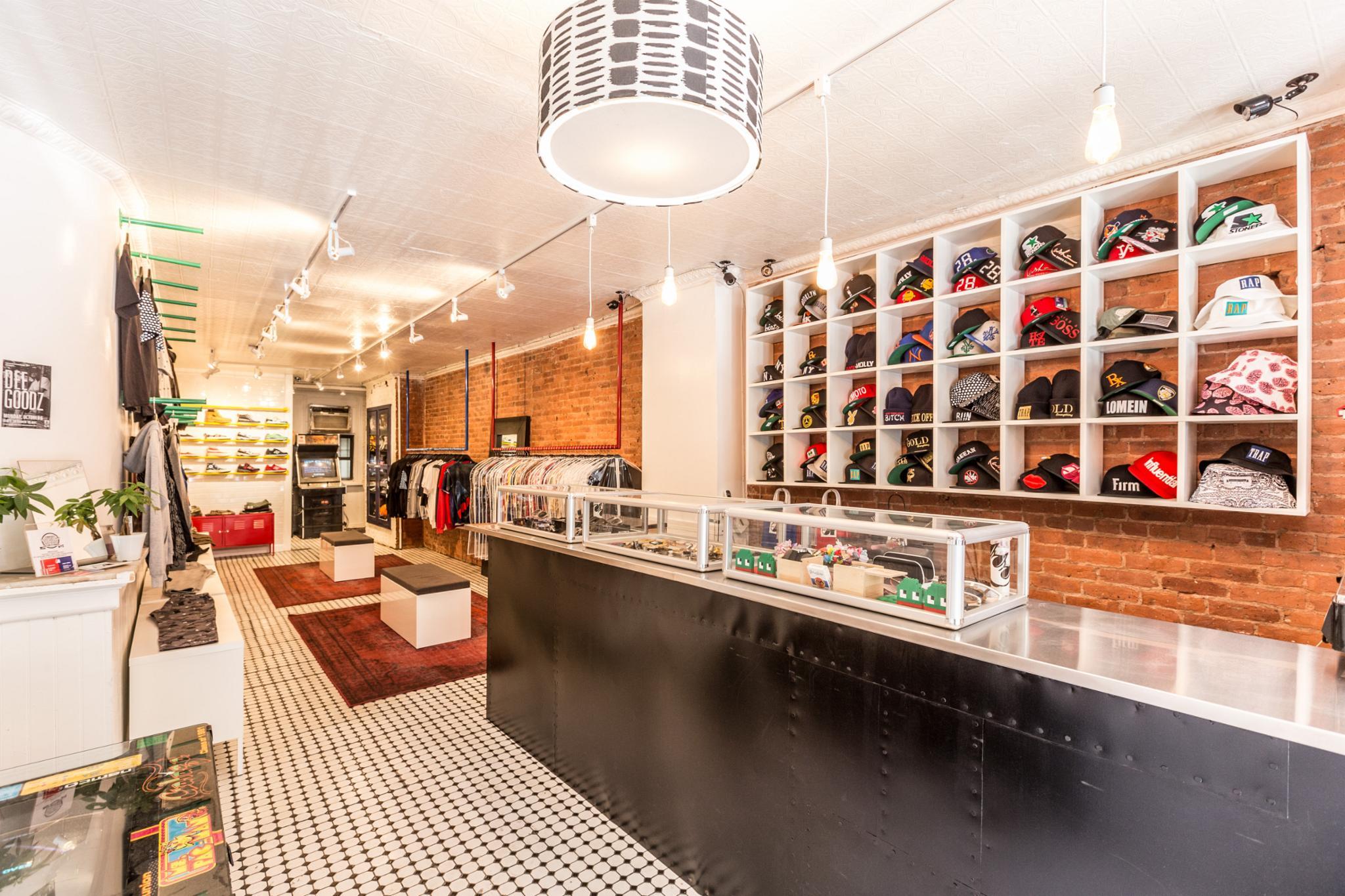 JLL: E-commerce retailers plan 850 stores during next five years