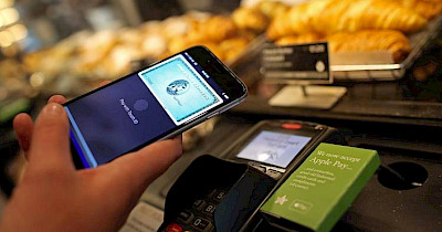 С iPhone в АТБ: сеть дискаунтеров внедрила оплату с помощью Apple Pay