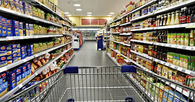 Встигнути до курантів: в грудні FMCG-рітейлери різко активізувалися