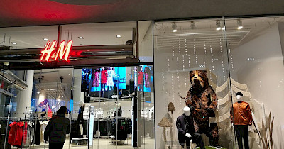 З Різдвом Христовим: як рітейлери готують вітрини до Різдва та Нового року